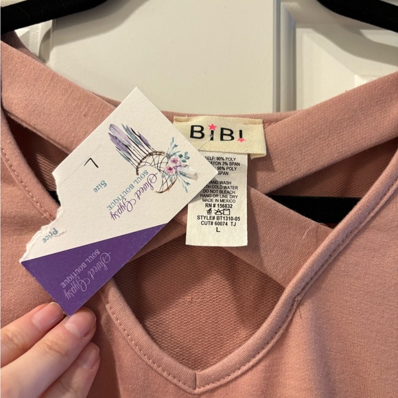 New with tags two tone sweater - Picture 2 of 3